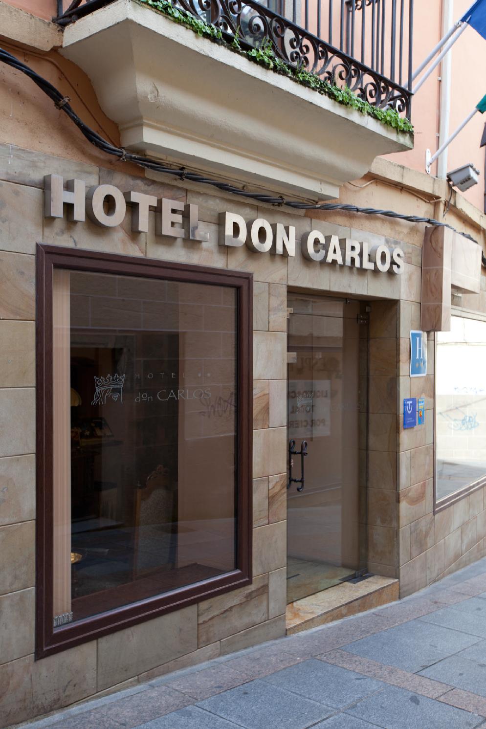 Hotel Don Carlos Caces מראה חיצוני תמונה