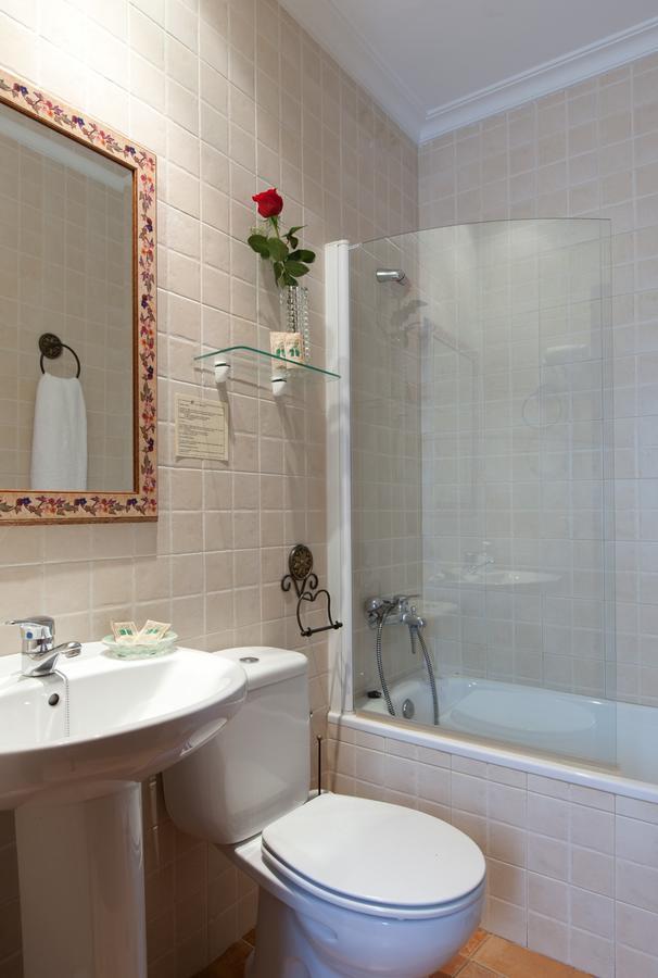 Hotel Don Carlos Caces מראה חיצוני תמונה