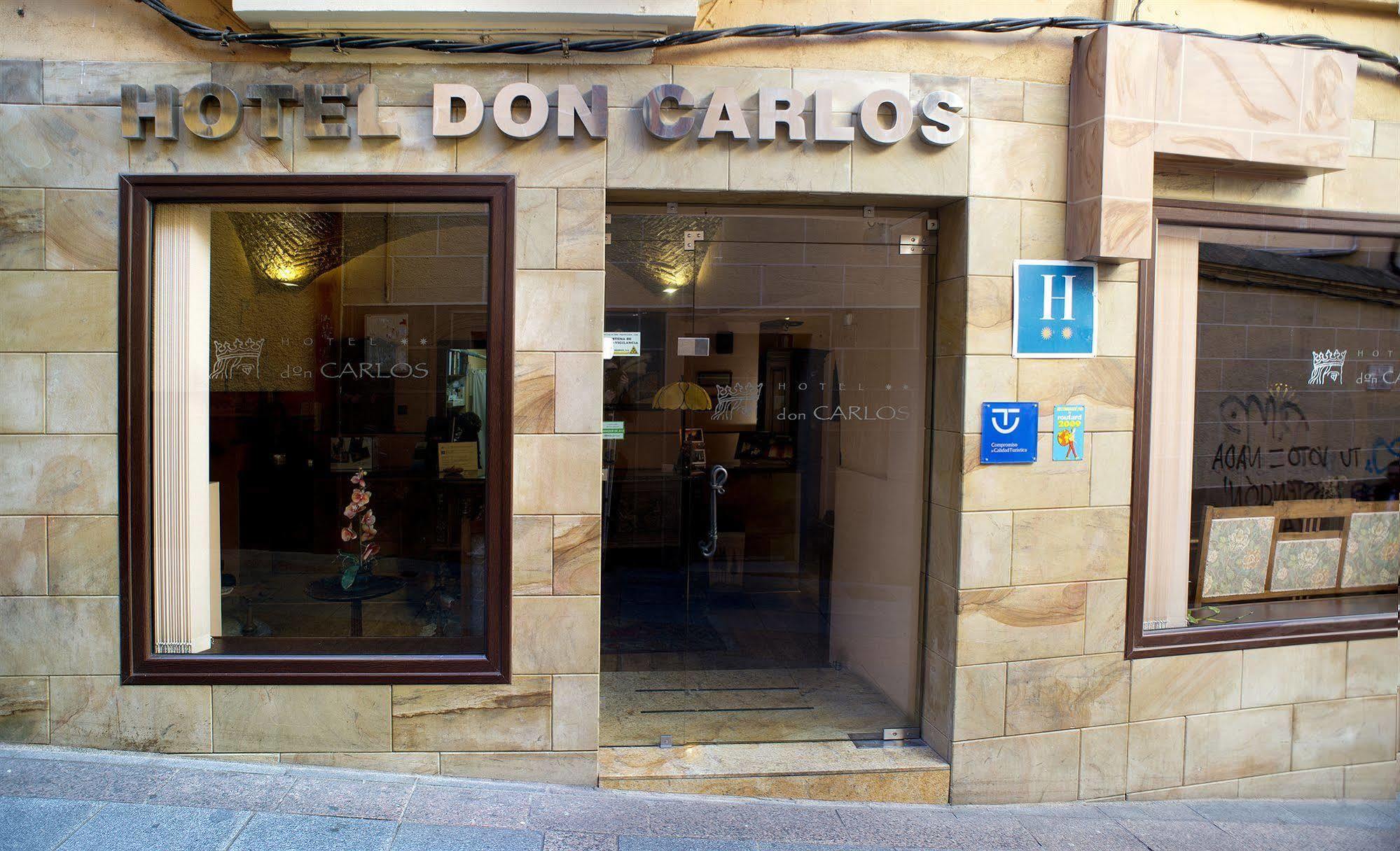 Hotel Don Carlos Caces מראה חיצוני תמונה